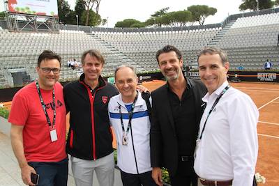 photo du sympsium de tennis en Italie avec Dan Santorum, Luciano, Botti et Patrick Mouratoglou membres de la PTR