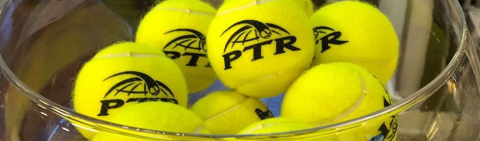 balles de tennis au logo de la PTR cursus de formation des enseignants de tennis